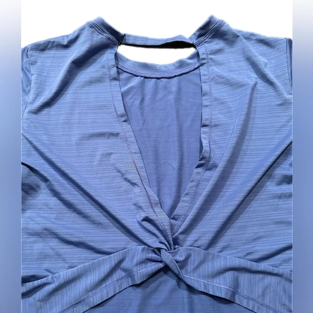 Fabletics top‎ - open in back